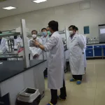 Đoàn lãnh đạo bộ NN&PTNN  thăm phòng lab 3