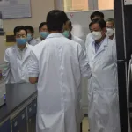 Đoàn lãnh đạo bộ NN&PTNN  thăm phòng lab 1